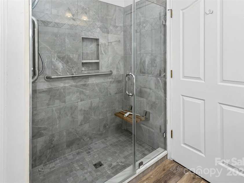 17 Outlook Circle, Swannanoa, NC 28778.  MLS# CAR4235624, YatesRealty ID 18455. 