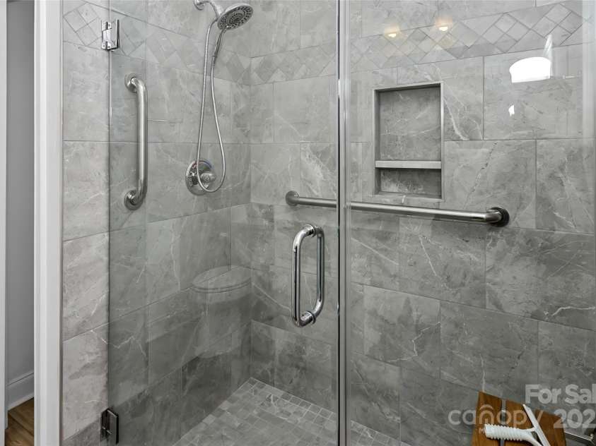 17 Outlook Circle, Swannanoa, NC 28778.  MLS# CAR4235624, YatesRealty ID 18455. 