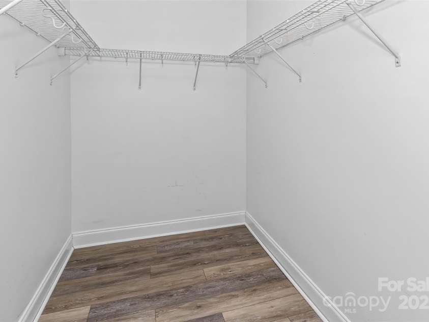 17 Outlook Circle, Swannanoa, NC 28778.  MLS# CAR4235624, YatesRealty ID 18455. 