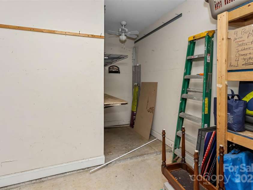 17 Outlook Circle, Swannanoa, NC 28778.  MLS# CAR4235624, YatesRealty ID 18455. 