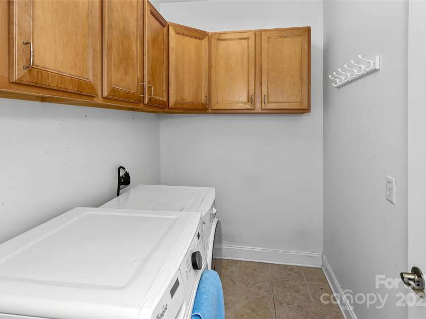 17 Outlook Circle, Swannanoa, NC 28778.  MLS# CAR4235624, YatesRealty ID 18455. 