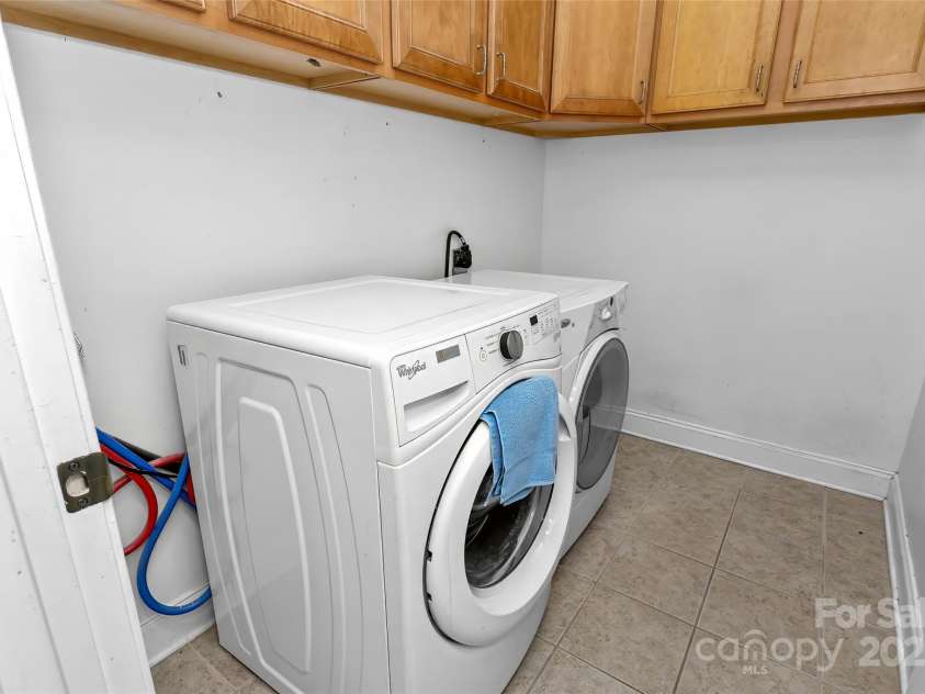 17 Outlook Circle, Swannanoa, NC 28778.  MLS# CAR4235624, YatesRealty ID 18455. 