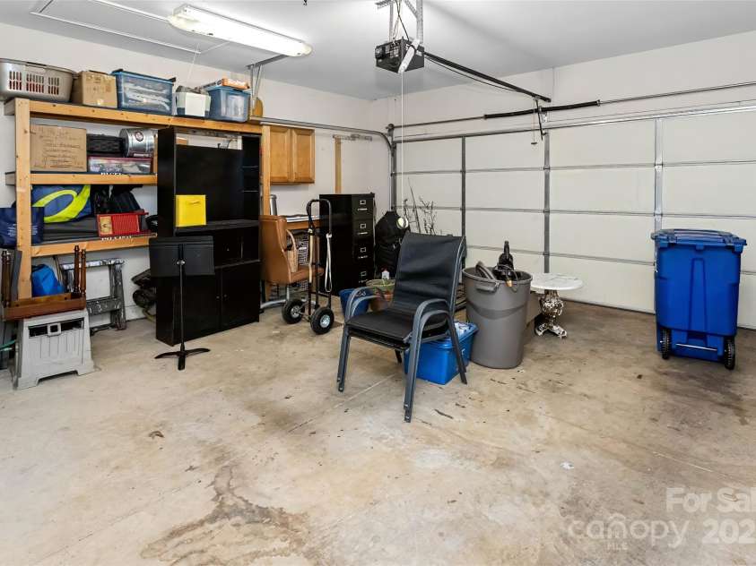 17 Outlook Circle, Swannanoa, NC 28778.  MLS# CAR4235624, YatesRealty ID 18455. 