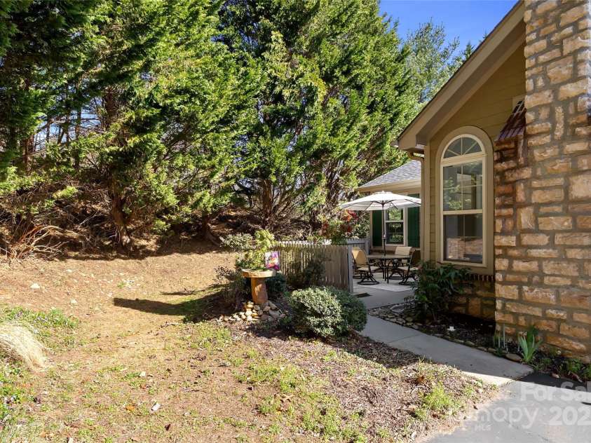 17 Outlook Circle, Swannanoa, NC 28778.  MLS# CAR4235624, YatesRealty ID 18455. 