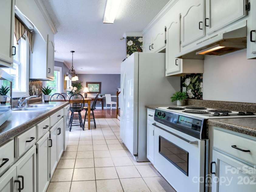 1633 Kiawah Court, Gastonia, NC 28056.  MLS# CAR4267708, YatesRealty ID 18456. 