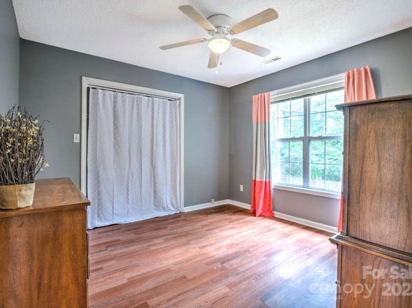 1633 Kiawah Court, Gastonia, NC 28056.  MLS# CAR4267708, YatesRealty ID 18456. 