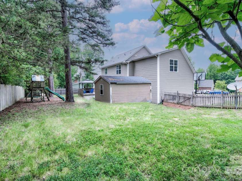 1633 Kiawah Court, Gastonia, NC 28056.  MLS# CAR4267708, YatesRealty ID 18456. 