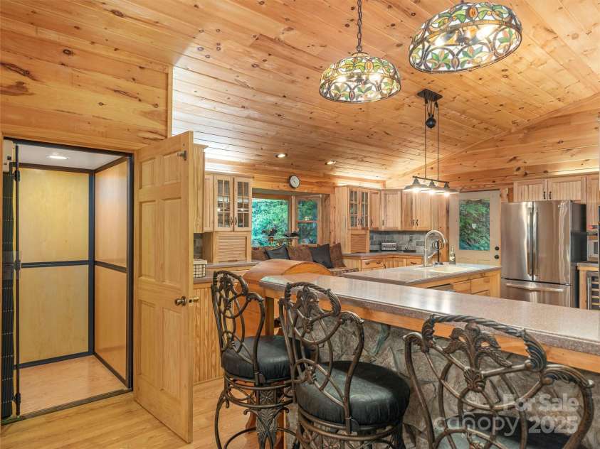 47 Tammy Drive, Maggie Valley, NC 28751.  MLS# CAR4267219, YatesRealty ID 18458. 