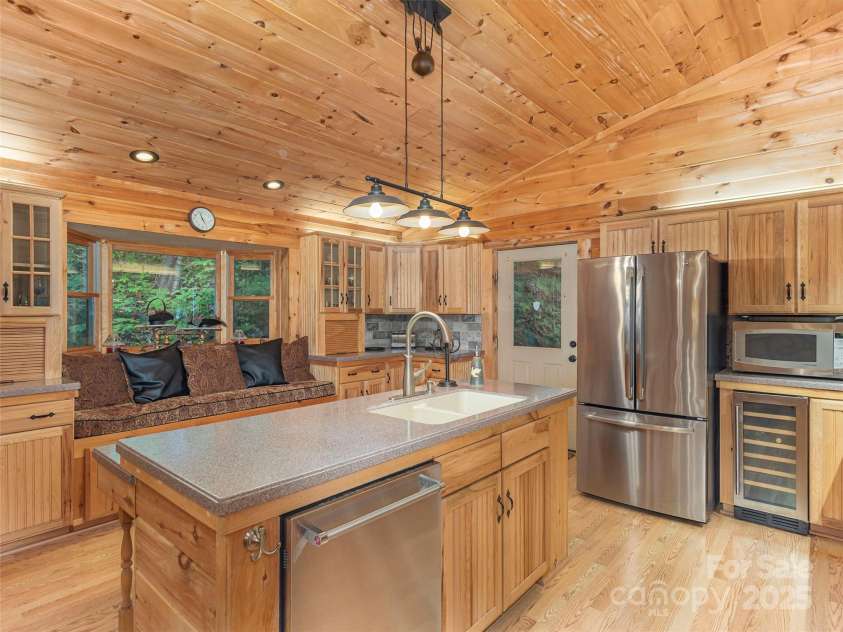 47 Tammy Drive, Maggie Valley, NC 28751.  MLS# CAR4267219, YatesRealty ID 18458. 