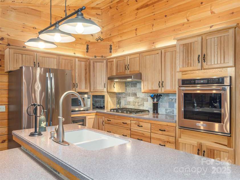 47 Tammy Drive, Maggie Valley, NC 28751.  MLS# CAR4267219, YatesRealty ID 18458. 