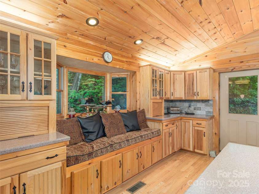 47 Tammy Drive, Maggie Valley, NC 28751.  MLS# CAR4267219, YatesRealty ID 18458. 