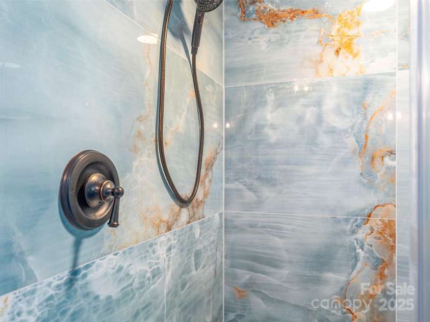 47 Tammy Drive, Maggie Valley, NC 28751.  MLS# CAR4267219, YatesRealty ID 18458. Primary Bath