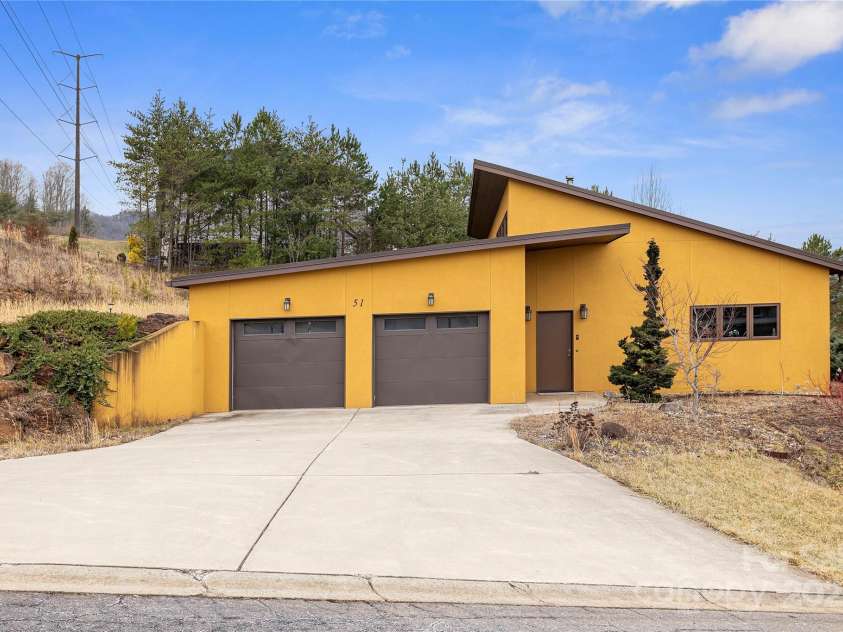 51 Climbing Aster Way, Asheville, NC 28806.  MLS# CAR4218419, YatesRealty ID 18459. 