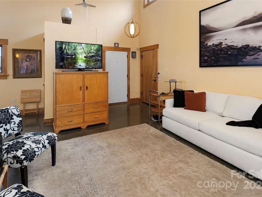 51 Climbing Aster Way, Asheville, NC 28806.  MLS# CAR4218419, YatesRealty ID 18459. 