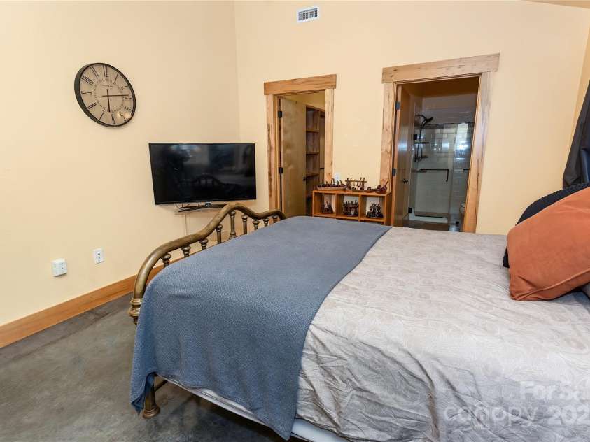 51 Climbing Aster Way, Asheville, NC 28806.  MLS# CAR4218419, YatesRealty ID 18459. 