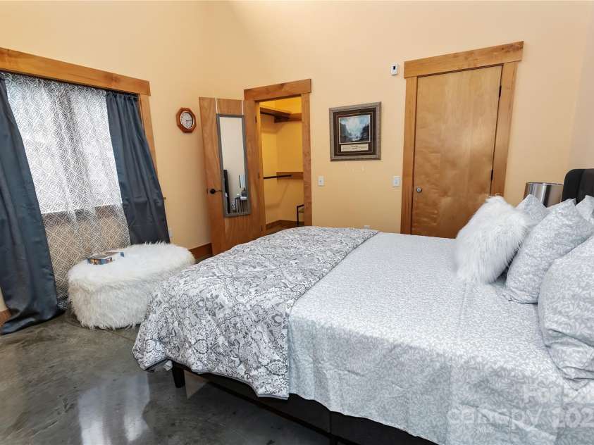 51 Climbing Aster Way, Asheville, NC 28806.  MLS# CAR4218419, YatesRealty ID 18459. 