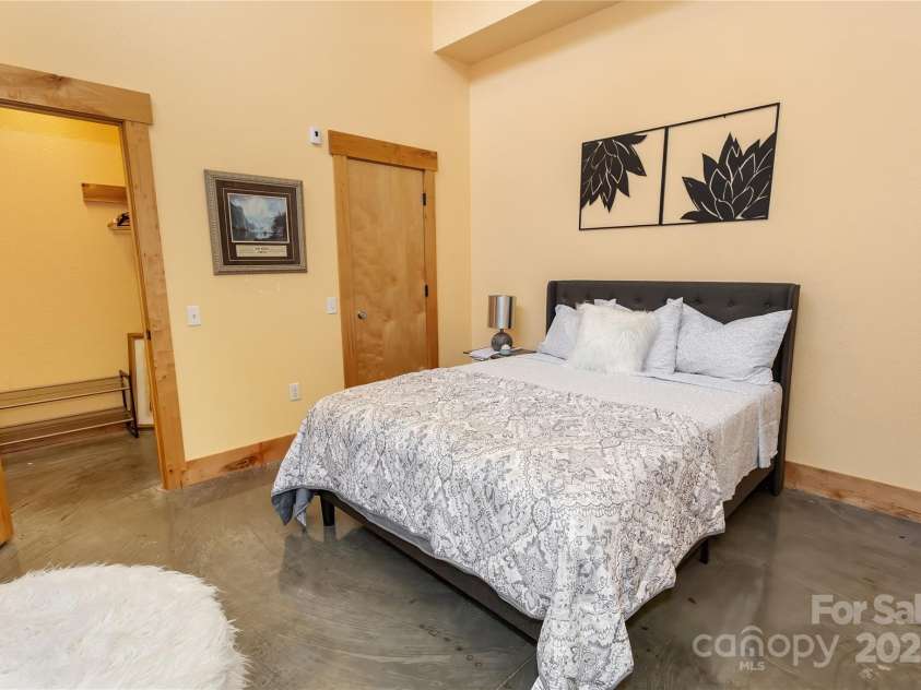 51 Climbing Aster Way, Asheville, NC 28806.  MLS# CAR4218419, YatesRealty ID 18459. 