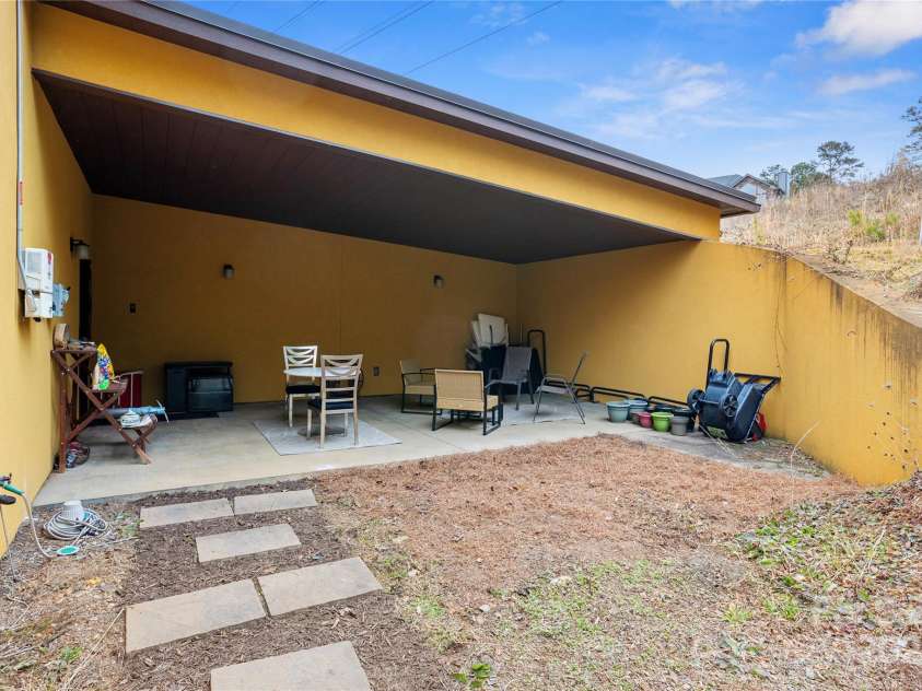 51 Climbing Aster Way, Asheville, NC 28806.  MLS# CAR4218419, YatesRealty ID 18459. 