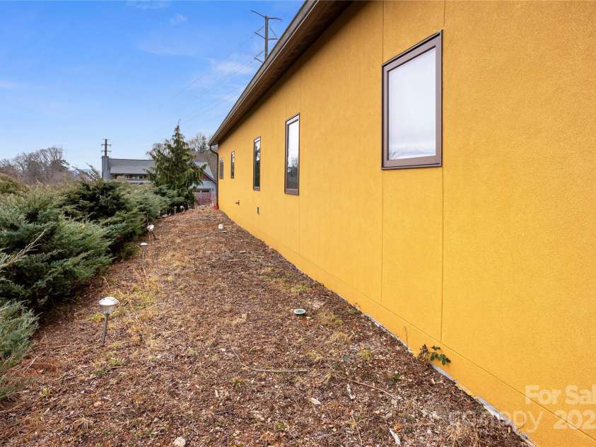 51 Climbing Aster Way, Asheville, NC 28806.  MLS# CAR4218419, YatesRealty ID 18459. 