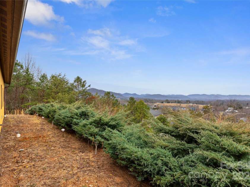 51 Climbing Aster Way, Asheville, NC 28806.  MLS# CAR4218419, YatesRealty ID 18459. 