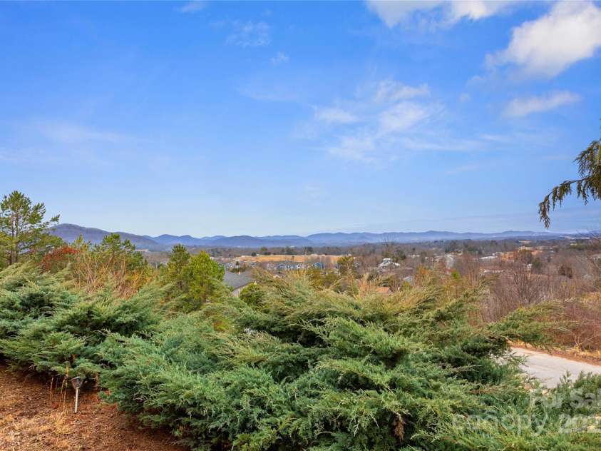 51 Climbing Aster Way, Asheville, NC 28806.  MLS# CAR4218419, YatesRealty ID 18459. 