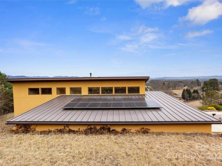 51 Climbing Aster Way, Asheville, NC 28806.  MLS# CAR4218419, YatesRealty ID 18459. Modern M