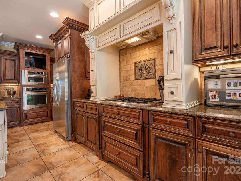 1427 Merrimont Avenue, Kings Mountain, NC 28086.  MLS# CAR4312832, YatesRealty ID 1846. Ktichen