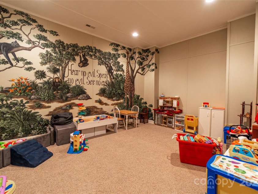 1427 Merrimont Avenue, Kings Mountain, NC 28086.  MLS# CAR4312832, YatesRealty ID 1846. Playroom