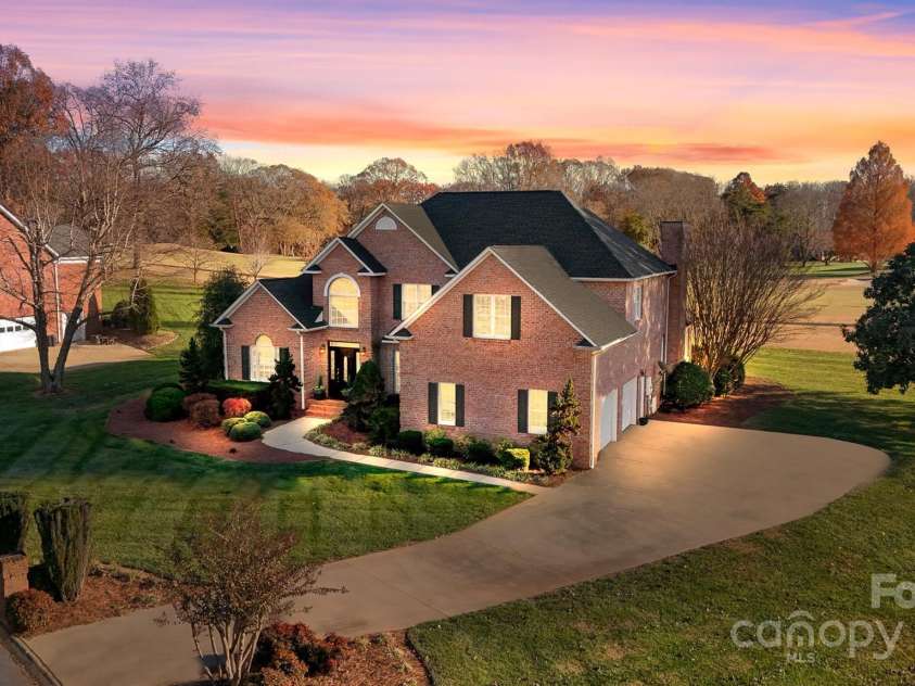 2425 Birdie Lane, Conover, NC 28613.  MLS# CAR4204810, YatesRealty ID 1846. Located at end of cul-de-sac