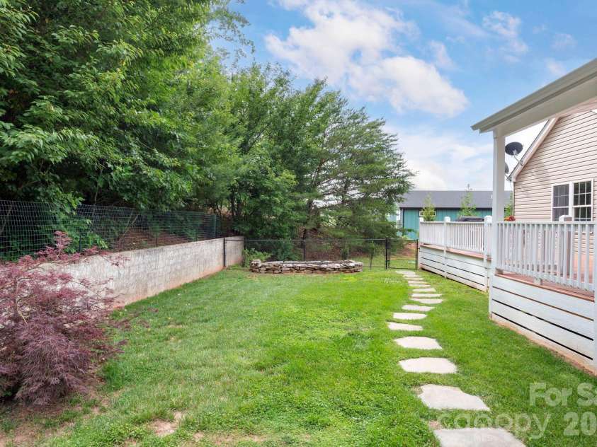 65 Lawson Ridge Road, Leicester, NC 28748.  MLS# CAR4352526, YatesRealty ID 18460. 