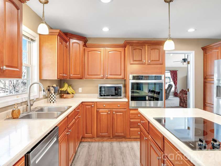 65 Lawson Ridge Road, Leicester, NC 28748.  MLS# CAR4352526, YatesRealty ID 18460. New Appliances