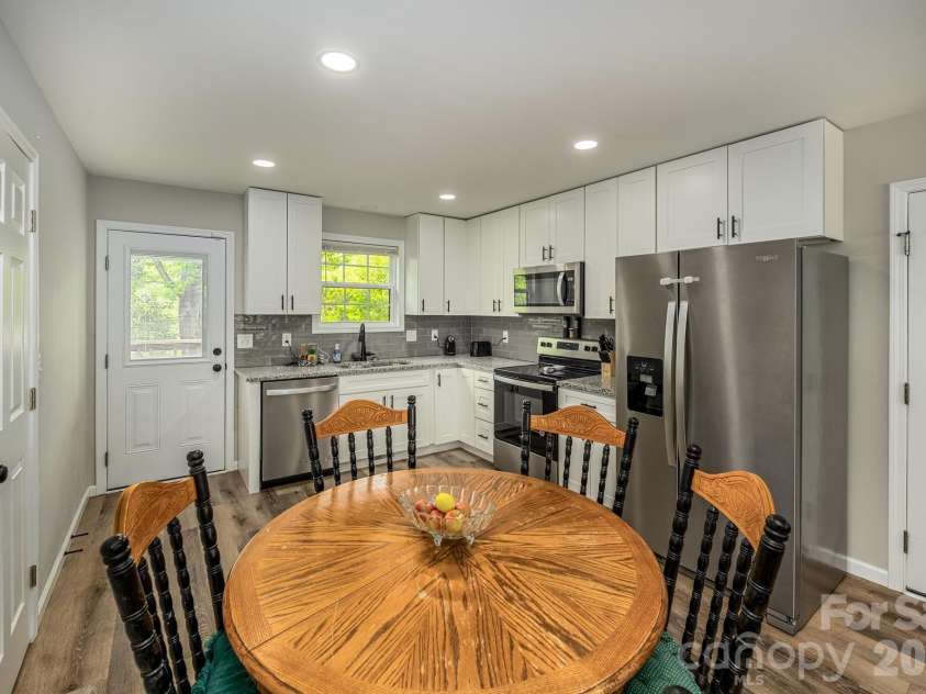 614 Front Street, Statesville, NC 28677.  MLS# CAR4369804, YatesRealty ID 18461. 