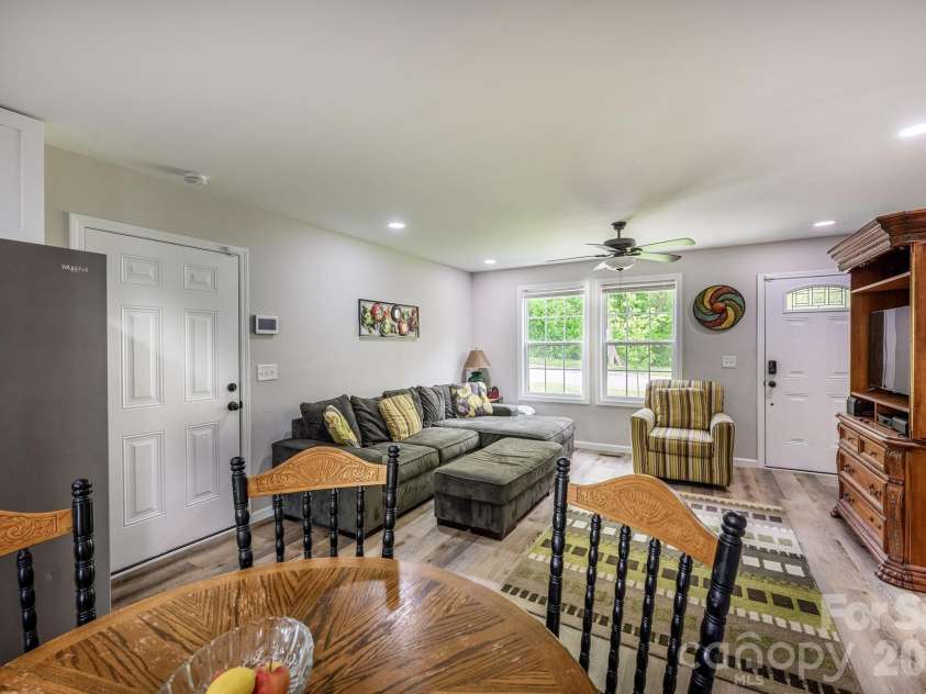 614 Front Street, Statesville, NC 28677.  MLS# CAR4369804, YatesRealty ID 18461. 