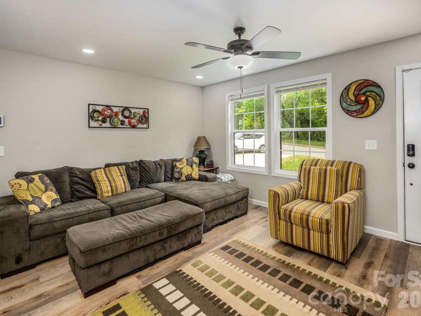 614 Front Street, Statesville, NC 28677.  MLS# CAR4369804, YatesRealty ID 18461. Entering Inside