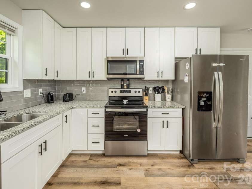 614 Front Street, Statesville, NC 28677.  MLS# CAR4369804, YatesRealty ID 18461. Kitchen