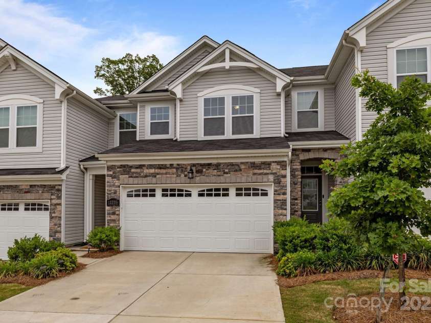 12205 Gambrell Drive, Charlotte, NC 28278.  MLS# CAR4264601, YatesRealty ID 18462. 