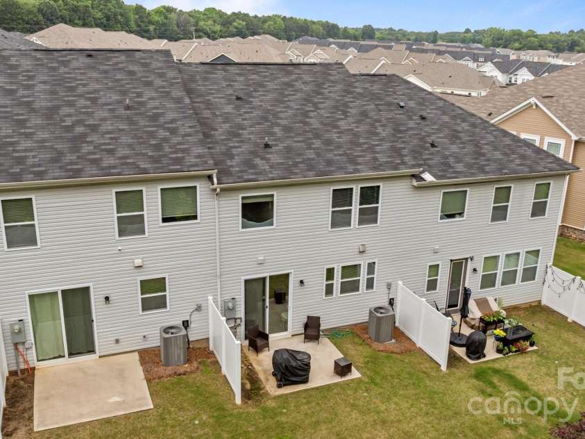 12205 Gambrell Drive, Charlotte, NC 28278.  MLS# CAR4264601, YatesRealty ID 18462. 