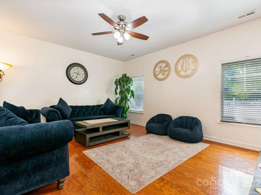 5106 Stone Park Drive, Charlotte, NC 28269.  MLS# CAR4249403, YatesRealty ID 18463. 