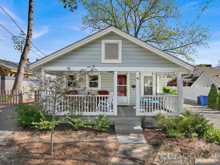 46 Oaklawn Avenue, Brevard, NC 28712.  MLS# CAR4367807, YatesRealty ID 18464. Charming Home