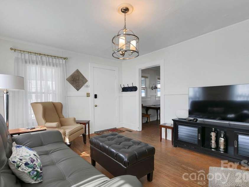 46 Oaklawn Avenue, Brevard, NC 28712.  MLS# CAR4367807, YatesRealty ID 18464. Cozy