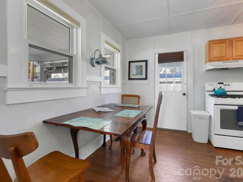 46 Oaklawn Avenue, Brevard, NC 28712.  MLS# CAR4367807, YatesRealty ID 18464. Dining Area