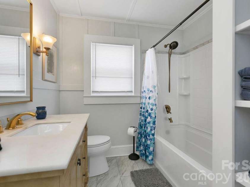 46 Oaklawn Avenue, Brevard, NC 28712.  MLS# CAR4367807, YatesRealty ID 18464. Full Bath