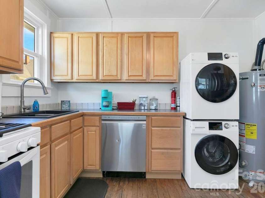 46 Oaklawn Avenue, Brevard, NC 28712.  MLS# CAR4367807, YatesRealty ID 18464. Laundry in Kitchen