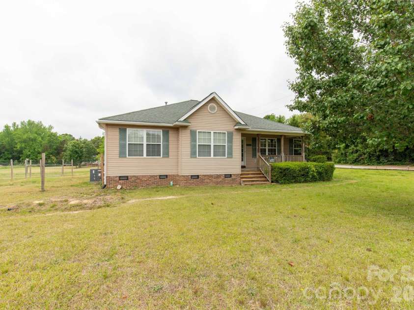 710 Dixie School Road, Lancaster, SC 29720.  MLS# CAR4375890, YatesRealty ID 18465. 