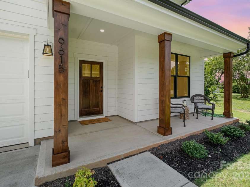 9615 Riviera Drive, Sherrills Ford, NC 28673.  MLS# CAR4230945, YatesRealty ID 18465. 