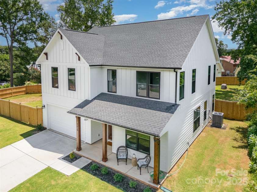 9615 Riviera Drive, Sherrills Ford, NC 28673.  MLS# CAR4230945, YatesRealty ID 18465. 