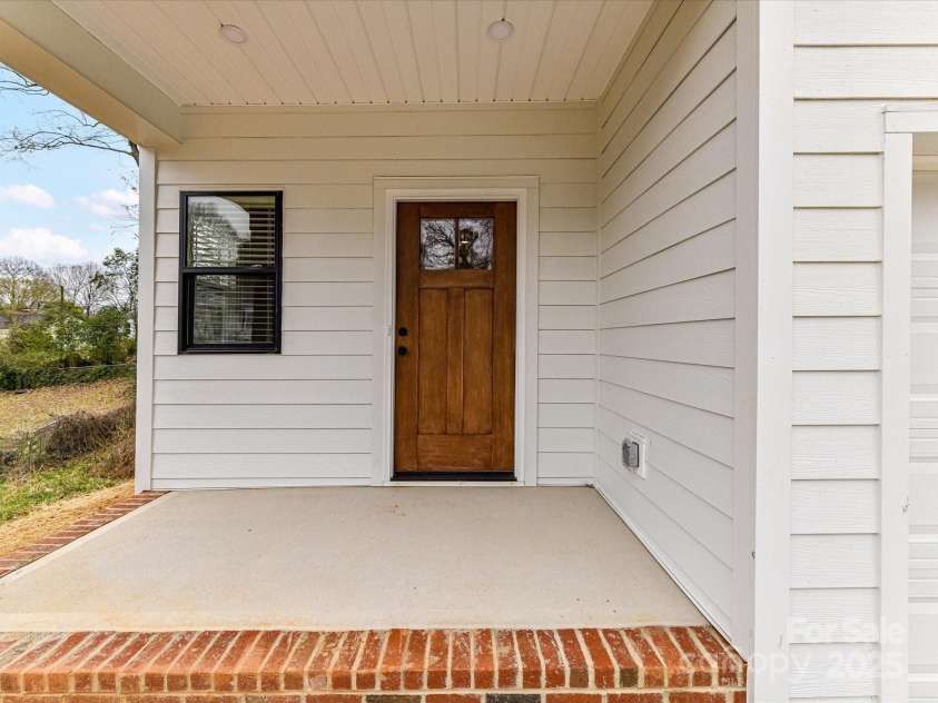 2615 Brentwood Place, Charlotte, NC 28208.  MLS# CAR4230468, YatesRealty ID 18466. 