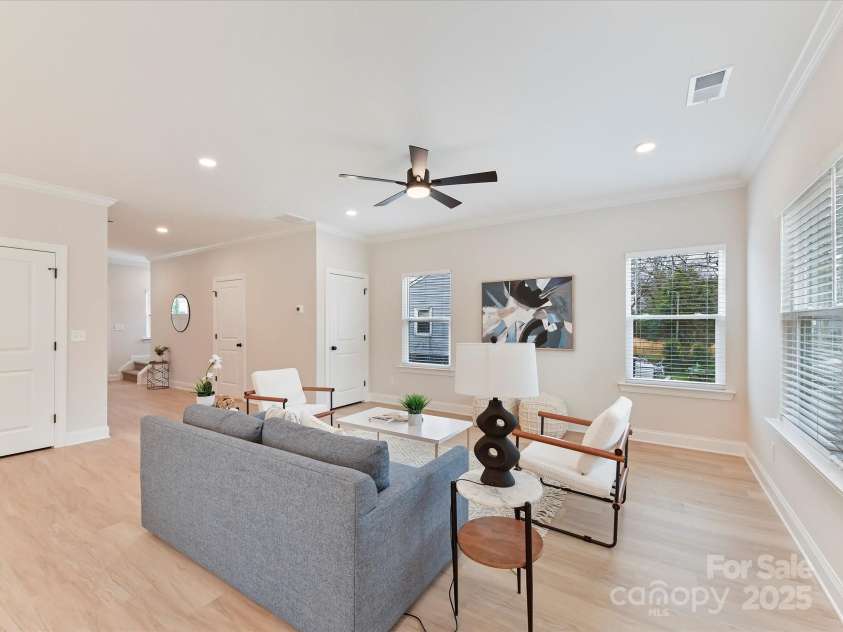 2615 Brentwood Place, Charlotte, NC 28208.  MLS# CAR4230468, YatesRealty ID 18466. 