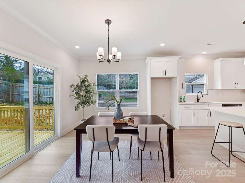 2615 Brentwood Place, Charlotte, NC 28208.  MLS# CAR4230468, YatesRealty ID 18466. 