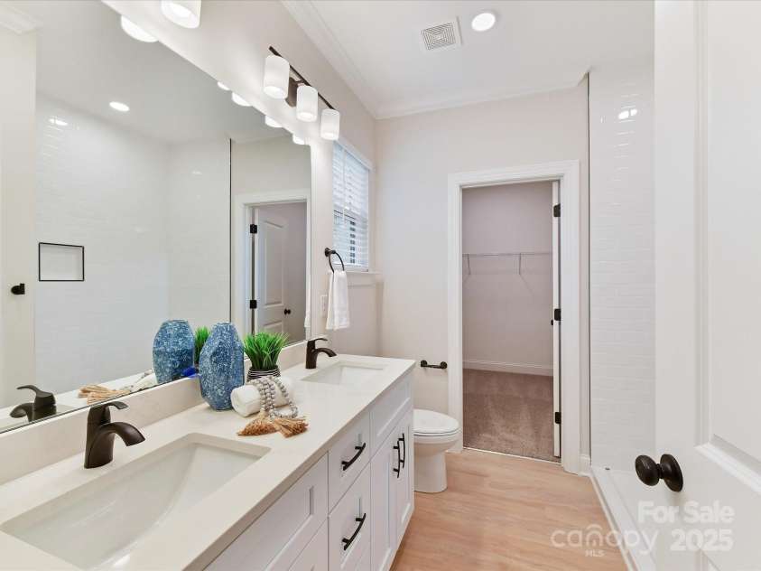 2615 Brentwood Place, Charlotte, NC 28208.  MLS# CAR4230468, YatesRealty ID 18466. 
